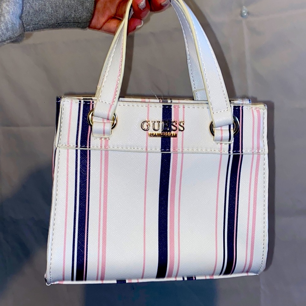 Perfect Guess mini bag for spring!